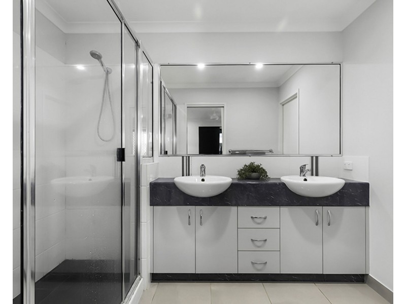 5 Bellavista Circuit, Beaconsfield QLD 4740