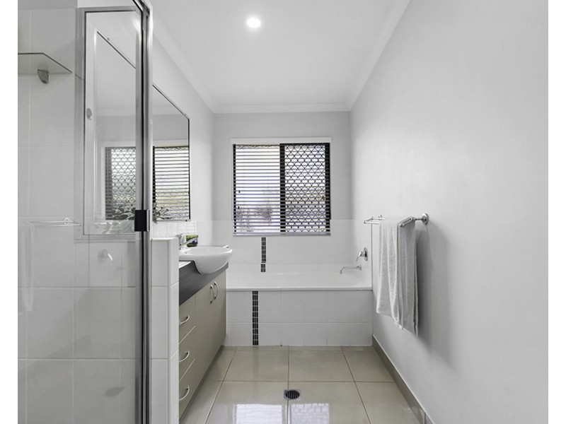 5 Bellavista Circuit, Beaconsfield QLD 4740