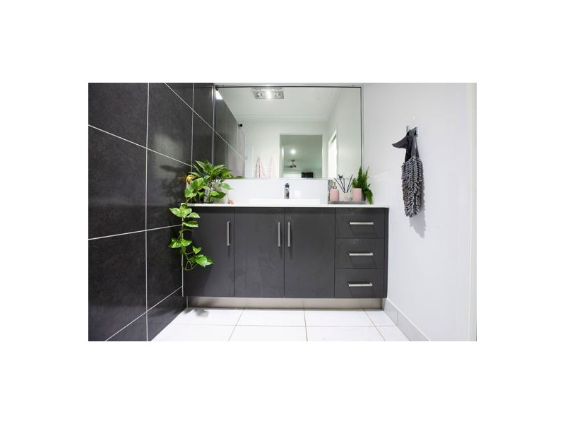 7 Eagleford Street, Richmond QLD 4740