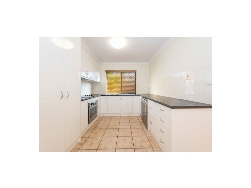 2/10 Ribbon Court, Glenella QLD 4740