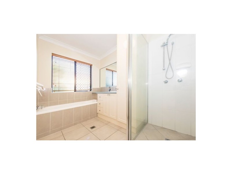 2/10 Ribbon Court, Glenella QLD 4740