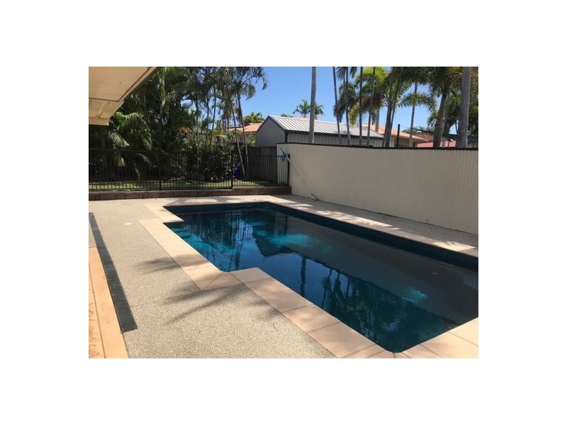10 Vassallo Drive, Glenella QLD 4740