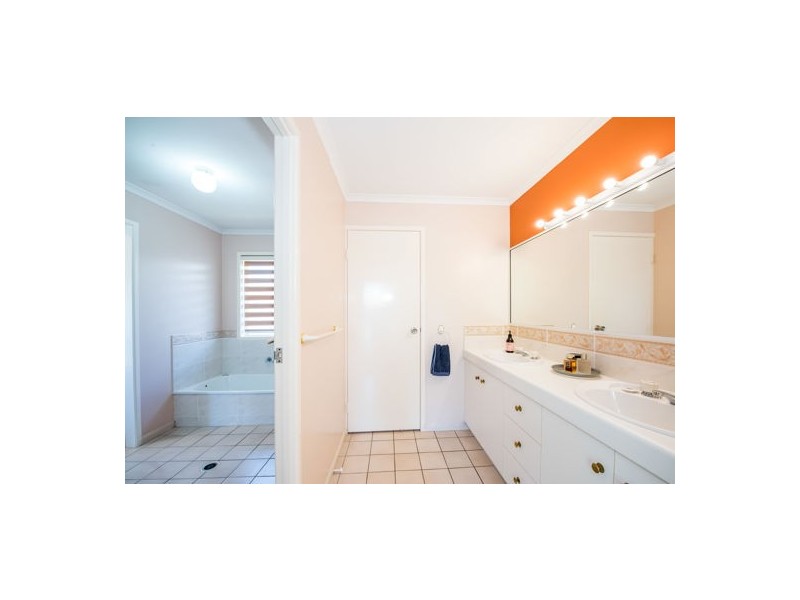 5 Caledonian Drive, Beaconsfield QLD 4740