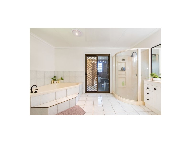 33 Celeber Drive, Beaconsfield QLD 4740