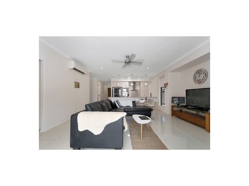 21 Whitesan Blue Terrace, Blacks Beach QLD 4740