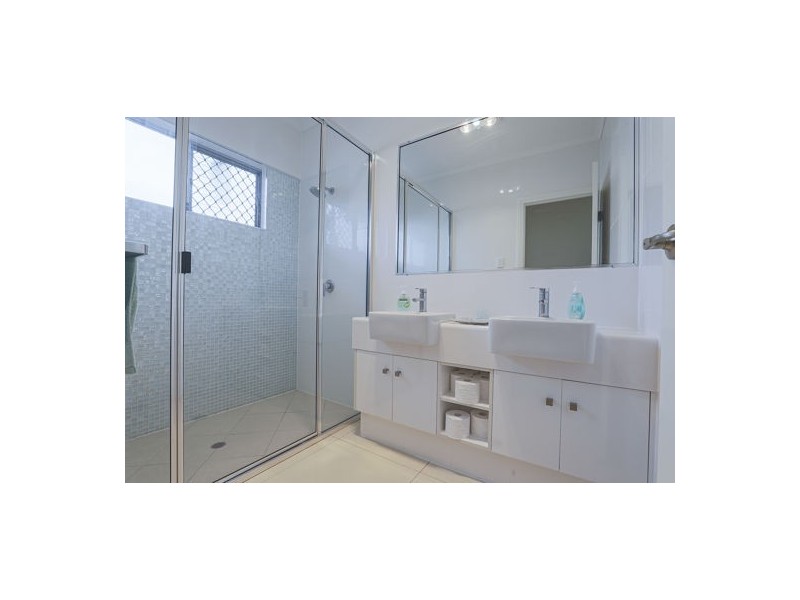 21 Whitesan Blue Terrace, Blacks Beach QLD 4740