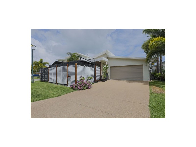 21 Whitesan Blue Terrace, Blacks Beach QLD 4740
