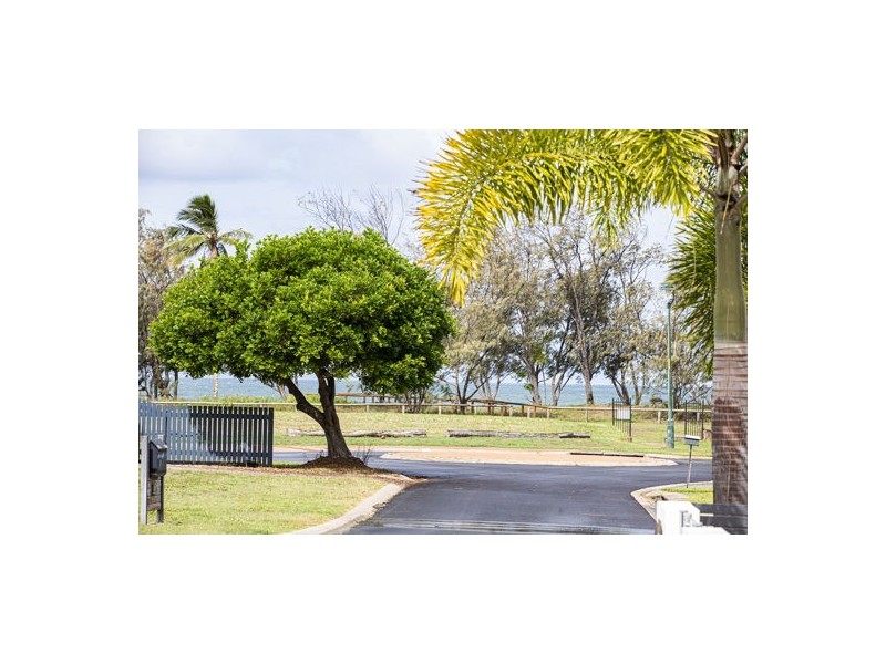21 Whitesan Blue Terrace, Blacks Beach QLD 4740