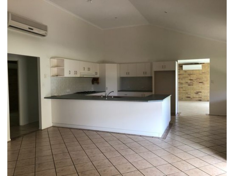 27 Theodore Crescent, Rural View QLD 4740