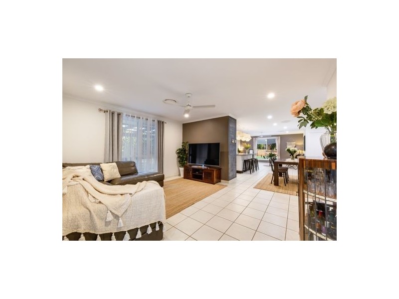 8 Collins Court, Eimeo QLD 4740