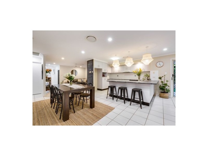 8 Collins Court, Eimeo QLD 4740