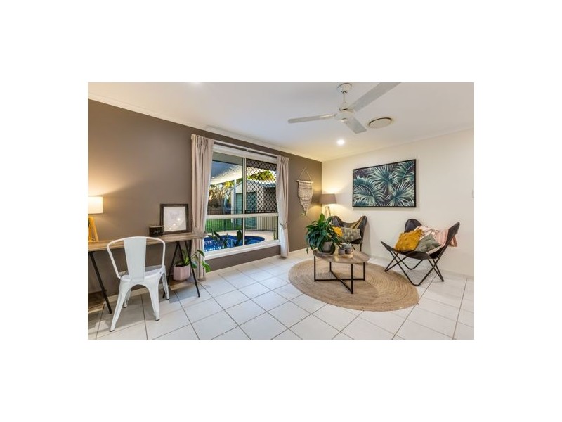 8 Collins Court, Eimeo QLD 4740