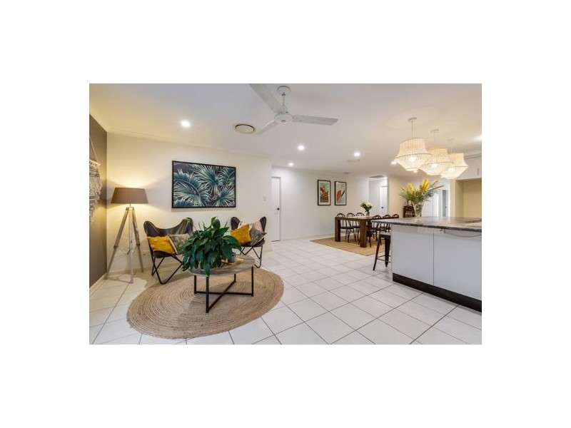 8 Collins Court, Eimeo QLD 4740