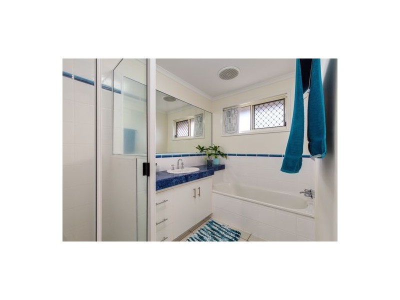 8 Collins Court, Eimeo QLD 4740