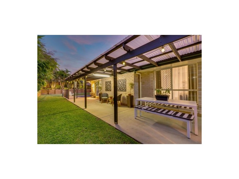 8 Collins Court, Eimeo QLD 4740