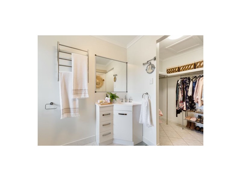 24 Elizabeth Drive, Bucasia QLD 4750