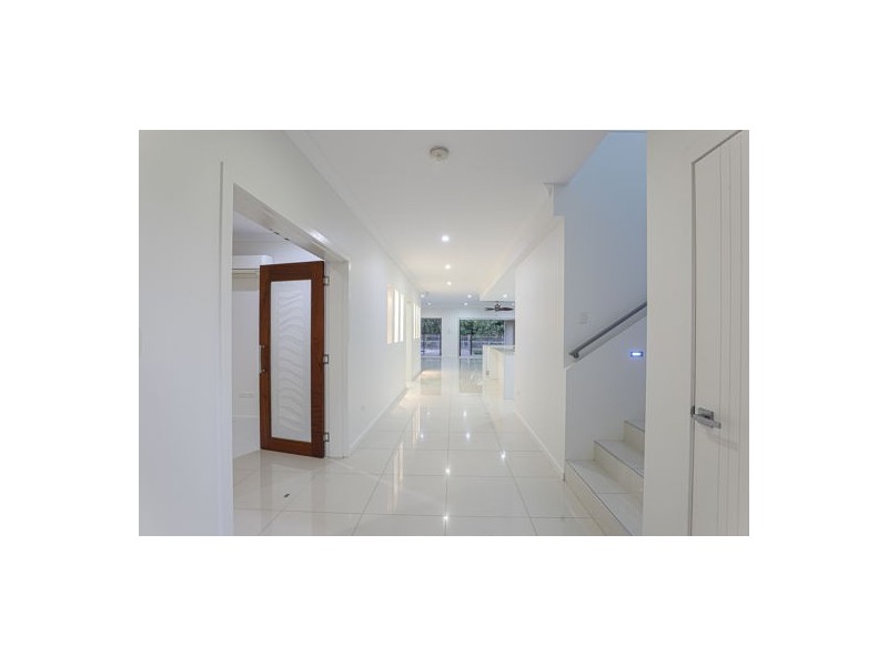 9 Seaside Place, Blacks Beach QLD 4740