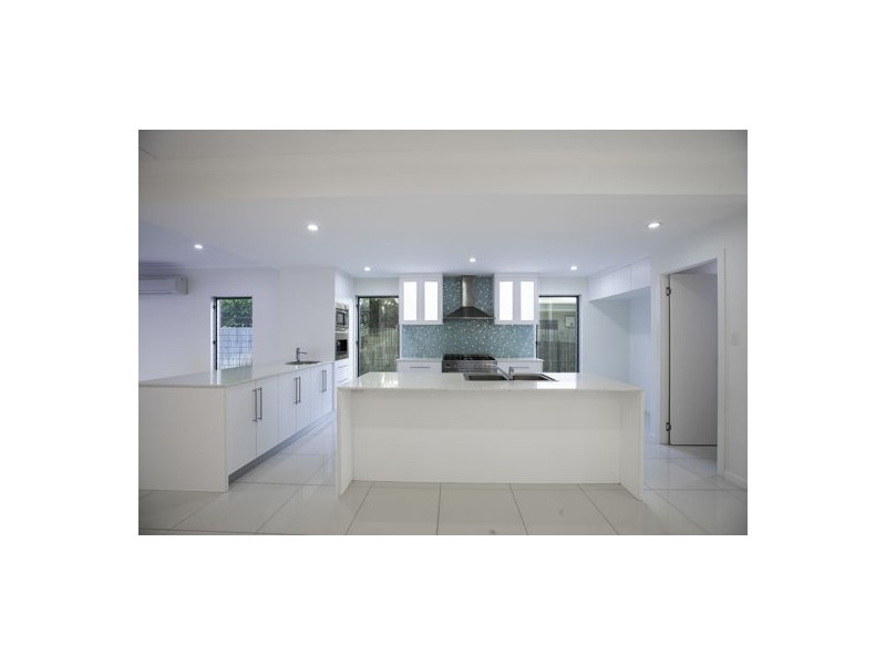 9 Seaside Place, Blacks Beach QLD 4740