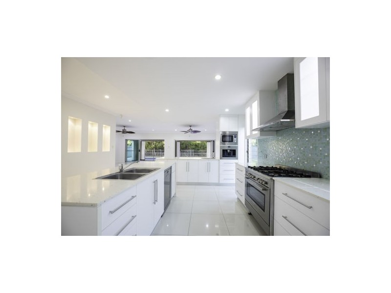 9 Seaside Place, Blacks Beach QLD 4740