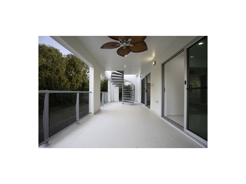 9 Seaside Place, Blacks Beach QLD 4740