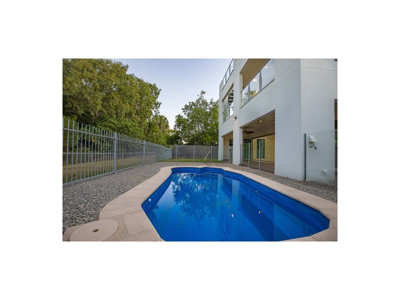 9 Seaside Place, Blacks Beach QLD 4740