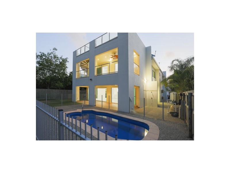 9 Seaside Place, Blacks Beach QLD 4740
