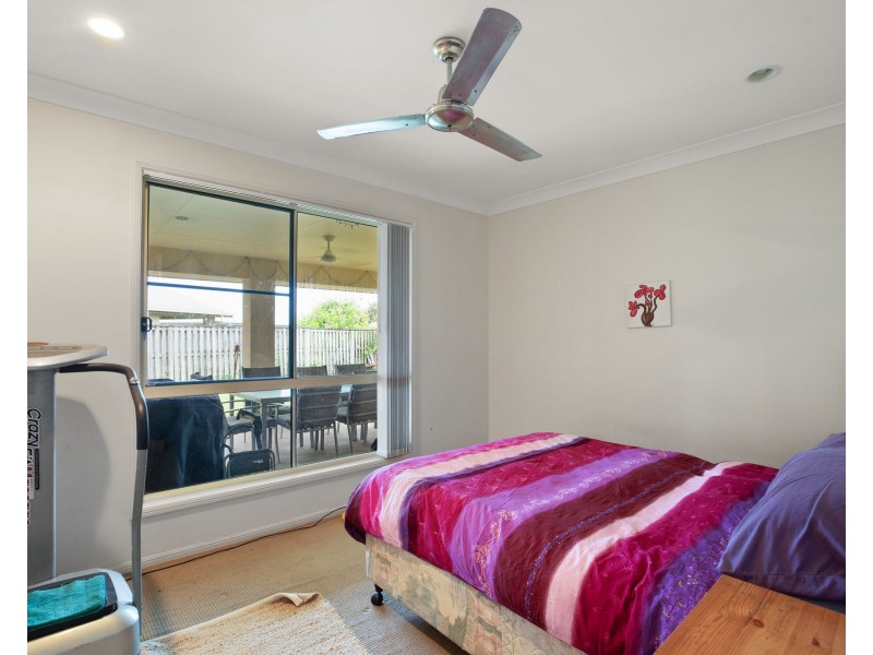 41 Whitehaven Dr, Blacks Beach QLD 4740