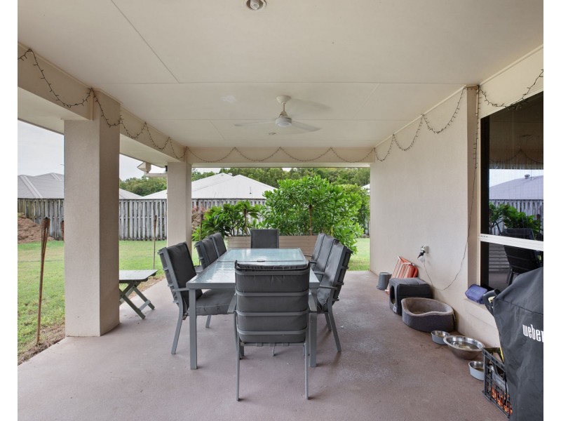 41 Whitehaven Dr, Blacks Beach QLD 4740