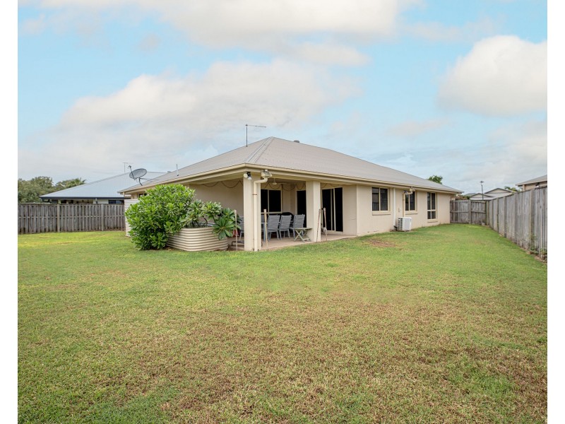 41 Whitehaven Dr, Blacks Beach QLD 4740