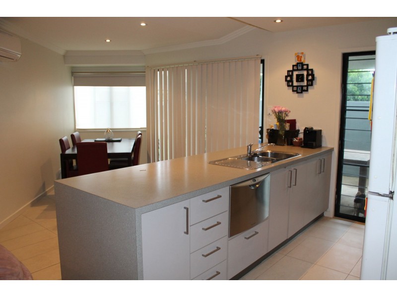 2/6 Whitehaven Drive, Blacks Beach QLD 4740
