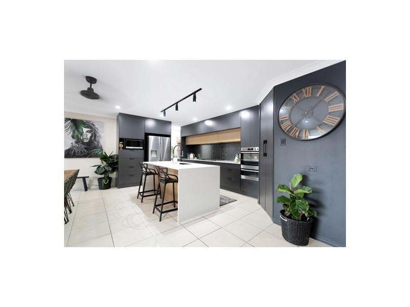 53 Hicks Road, Glenella QLD 4740