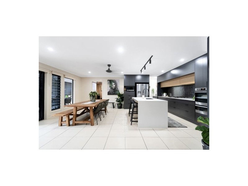 53 Hicks Road, Glenella QLD 4740