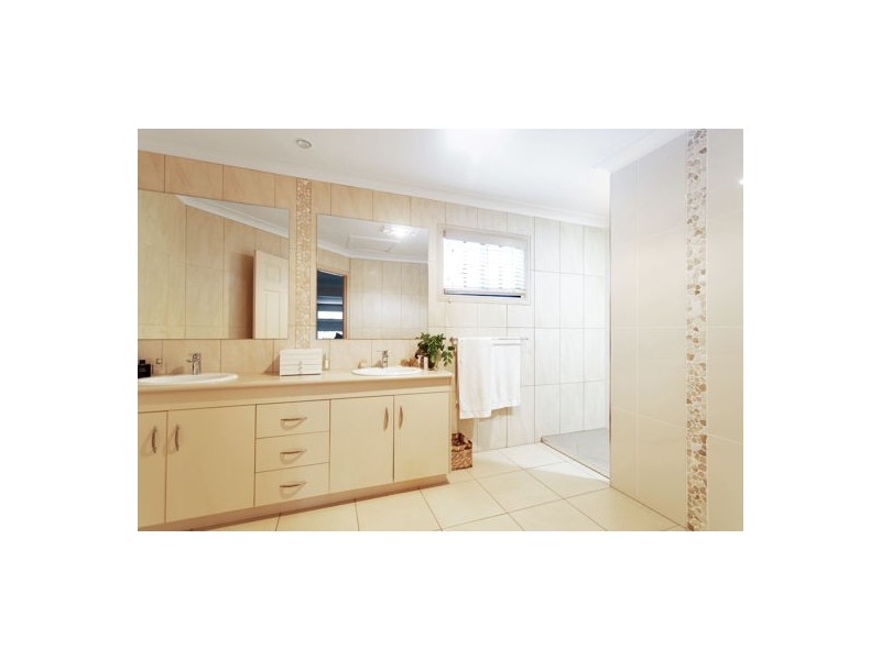 53 Hicks Road, Glenella QLD 4740