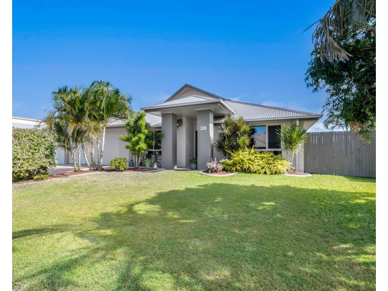 28 Whitehaven Drive, Blacks Beach QLD 4740