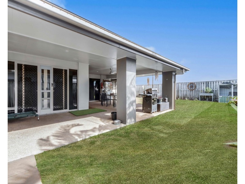 28 Whitehaven Drive, Blacks Beach QLD 4740
