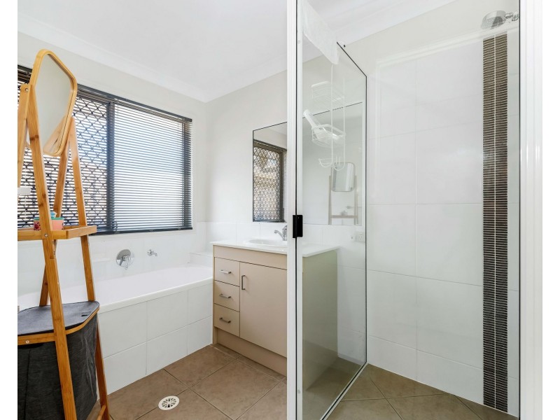 28 Whitehaven Drive, Blacks Beach QLD 4740