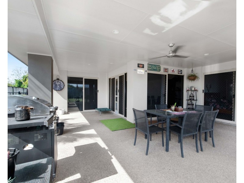 28 Whitehaven Drive, Blacks Beach QLD 4740