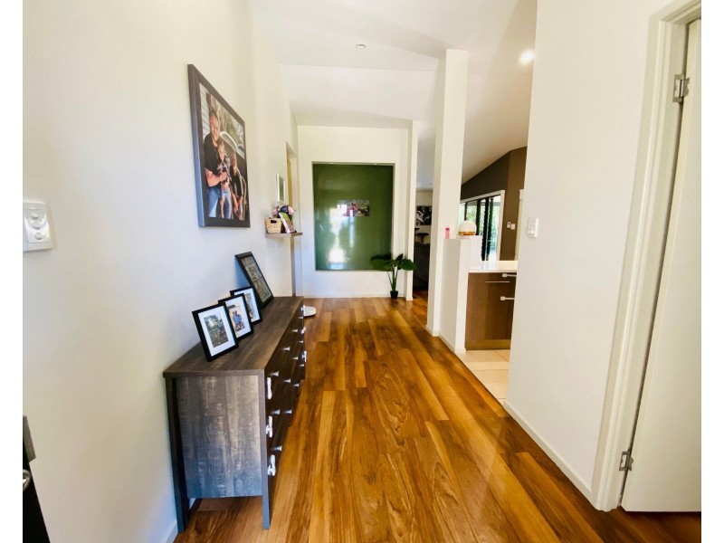 7 Mark Crescent, Glenella QLD 4740