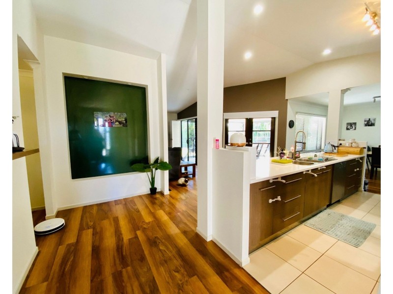 7 Mark Crescent, Glenella QLD 4740
