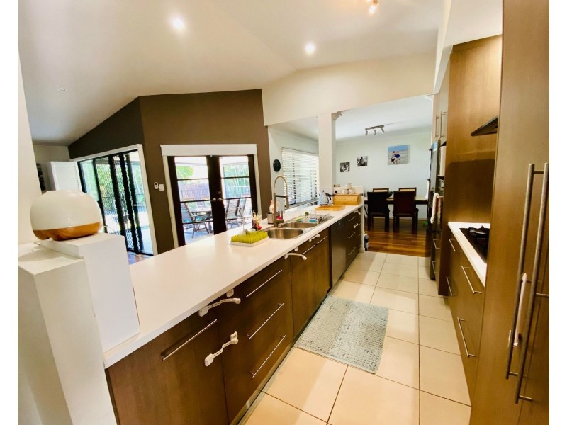 7 Mark Crescent, Glenella QLD 4740