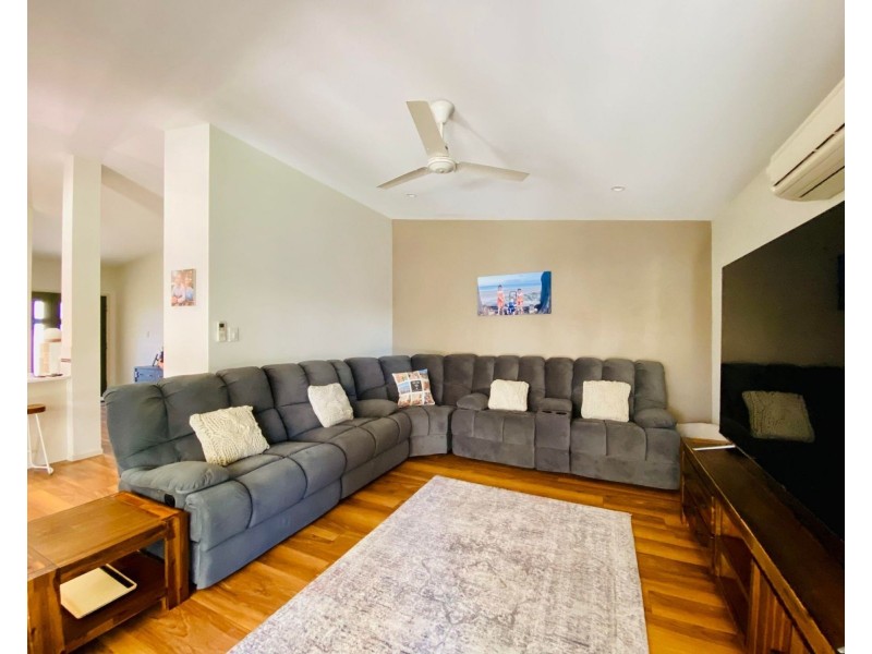 7 Mark Crescent, Glenella QLD 4740