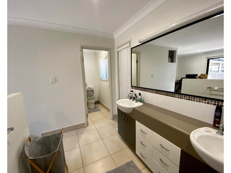 7 Mark Crescent, Glenella QLD 4740