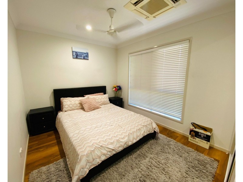 7 Mark Crescent, Glenella QLD 4740