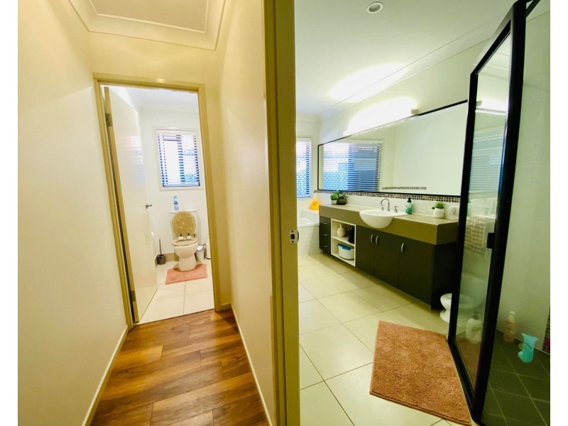 7 Mark Crescent, Glenella QLD 4740