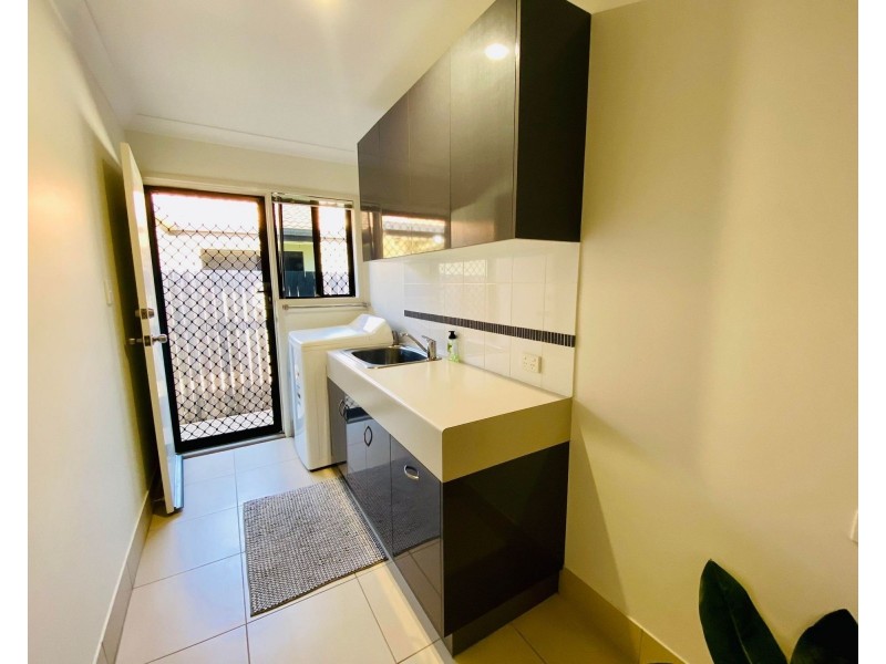 7 Mark Crescent, Glenella QLD 4740