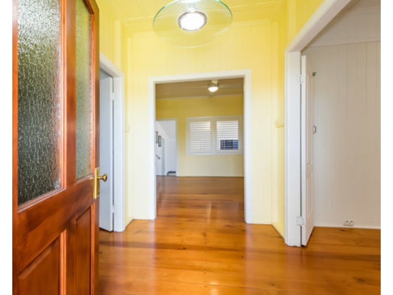 4 Bassett Street, North Mackay QLD 4740