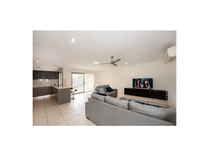1-2/41 Donovan Street, Blacks Beach QLD 4740