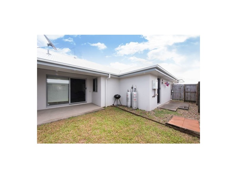 1-2/41 Donovan Street, Blacks Beach QLD 4740