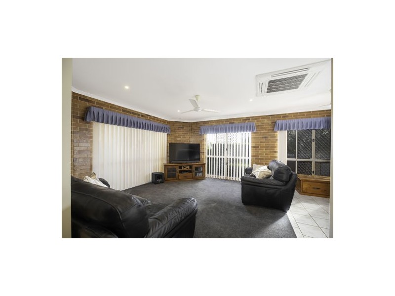 1 Sam Bezzina Drive, Beaconsfield QLD 4740
