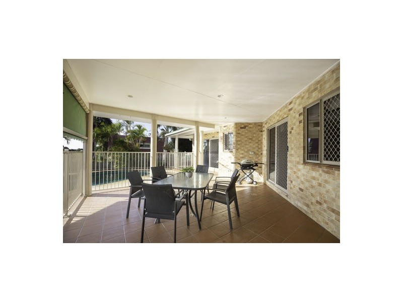 1 Sam Bezzina Drive, Beaconsfield QLD 4740